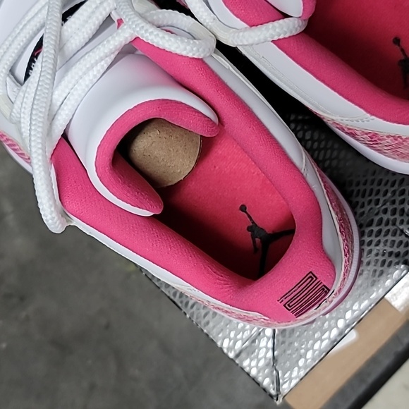 WOMENS AIR JORDAN 11 RETRO LOW 'PINK SNAKESKIN' - Picture 7 of 11